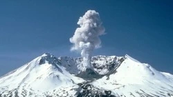 Эксперты предупредили об угрозах для авиаперелетов из-за пепловых выбросов на Курилах