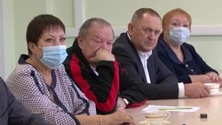 «Вакцина работает»: сахалинские депутаты и медики попросили островитян не игнорировать прививки