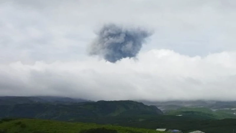 Эбеко выбросил шаровое облако пепла на Курилах. ФОТО