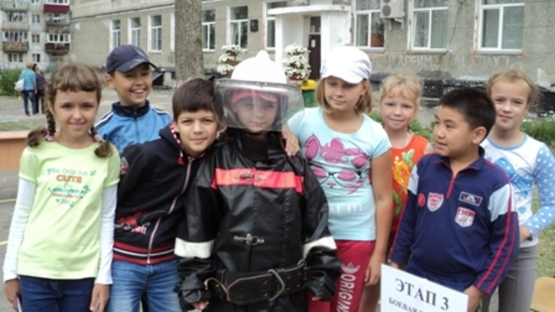 Дети из пришкольного лагеря стали пожарными
