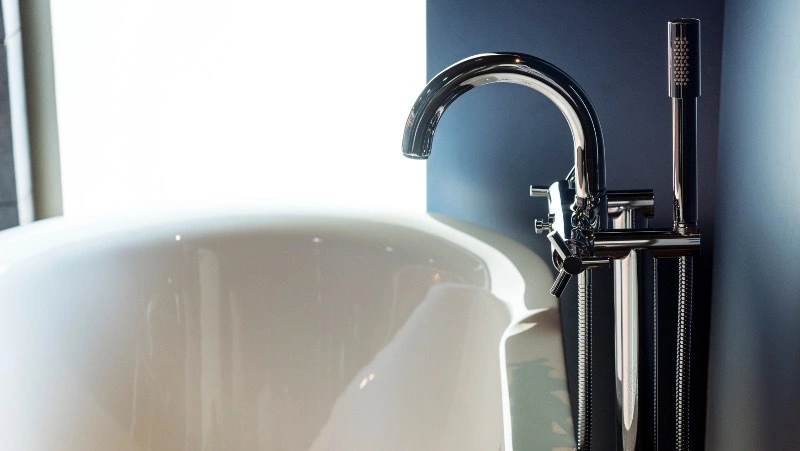 Верхние этажи домов в ряде микрорайонов Южно-Сахалинска оставят без воды 20 июня