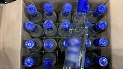 Жителей Сахалина осудят за продажу 500 бутылок поддельного алкоголя 