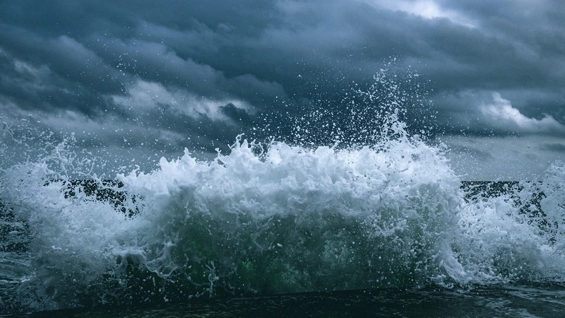 Мощный циклон с ураганным ветром ударит по Сахалину: названа точная дата