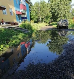 Жители Поречья пожаловались на разрушенные дороги по всему селу 