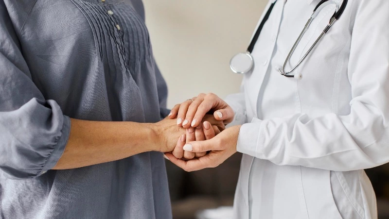 На юге Сахалина волонтеры помогут пенсионерам записаться на прием к врачу 