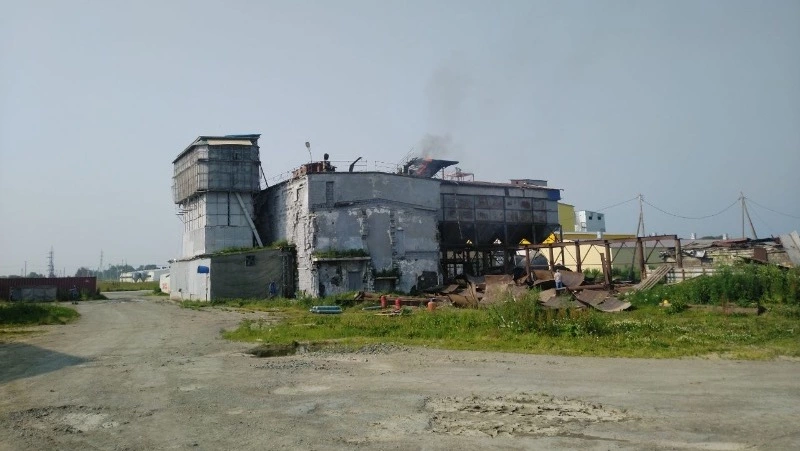 На птицефабрике «Островная» загорелось демонтируемое здание 