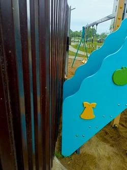 Родители бьют тревогу из-за опасной горки на детской площадке в Южно-Сахалинске