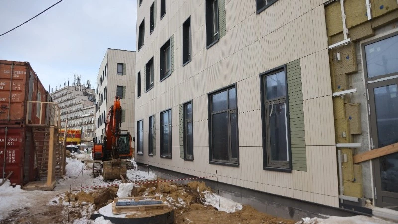 Новую поликлинику на 600 посещений в смену возводят в Холмске