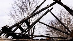 Частный дом полыхал на всей площади в Ново-Александровске