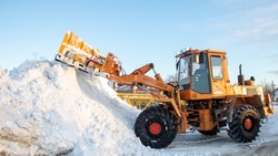 Более 13 тысяч кубометров снега вывезли в Южно-Сахалинске за сутки 11 января