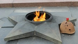 В Ногликах бомж прилег отдохнуть у Вечного огня и попал в спецприемник