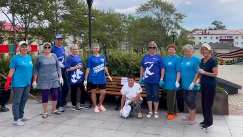 Члены «Единой России» и «Молодой Гвардии» провели субботник в Макарове 