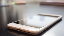 Подросток в Холмске украл телефон, чтобы подарить его возлюбленной