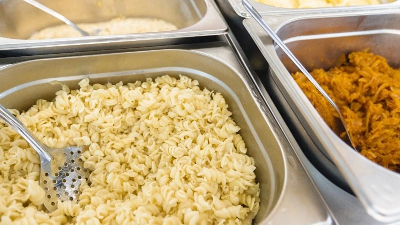 В более 60% школ Сахалина нашли нарушения в санитарных документах по питанию