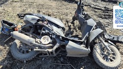 Двое 13-летних на мопеде пострадали в аварии с машиной на Сахалине