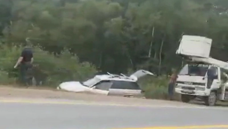 Иномарка вылетела в кювет на корсаковской трассе днем 25 августа