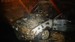 Огонь охватил автомобиль на трассе Долинск – Быков