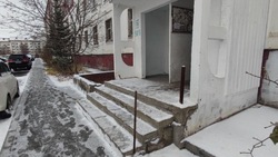 Житель Южно-Сахалинска обратился к мэру с просьбой установить перила на лестнице