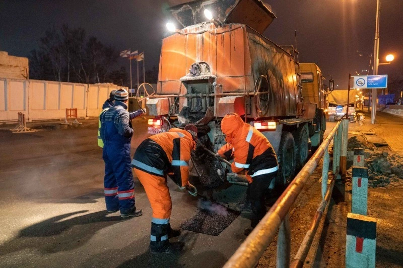 Ямочный ремонт в Южно-Сахалинске: какие улицы приведут в порядок ночью 23 марта