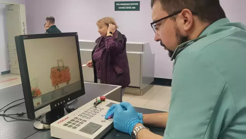 Сахалинская таможня зафиксировала рост числа пассажиров и нарушений в аэропорту