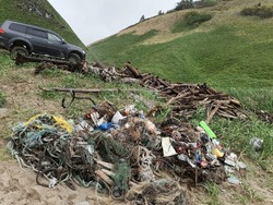 «Очистили дорогу лососю»: нерестовую реку освободили от мусора в Южно-Курильске