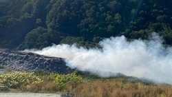 Стало известно, когда пожар на свалке в Холмске полностью потушат