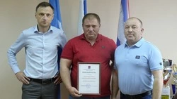 Электромонтер Андрей Кудрин спас ребенка из пожара в Ногликах