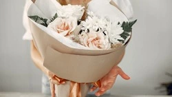 Продавец цветов отдала мошеннику 9 тысяч рублей из-за мобилизации на Сахалине