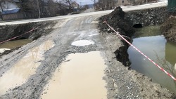 Жители Новотроицкого опасаются обрушения дороги к ЖК «Ривер Парк»