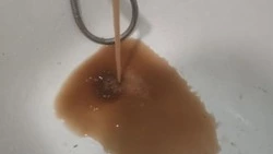 Управляющая компания объяснила песок и ржавчину в воде в квартирах Южно-Сахалинска