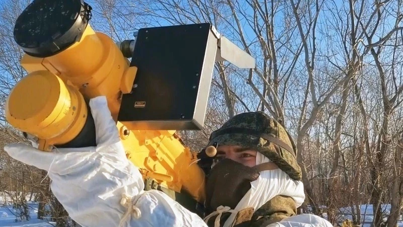 Военнослужащие учатся на Сахалине поражать воздушные цели условного противника