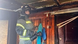 Спасатели ликвидировали пожар в частном доме в Южно-Сахалинске