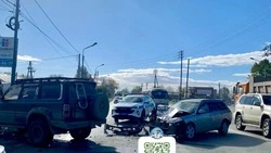 Две иномарки столкнулись на «встречке» в Южно-Сахалинске
