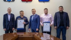 Сергей Надсадин лично поблагодарил мужчин, которые спасли тонущего ребенка