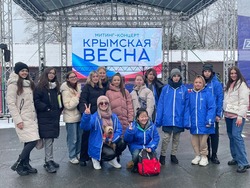 Сотни жителей Южно-Сахалинска пришли на митинг-концерт «Крымская весна» 18 марта
