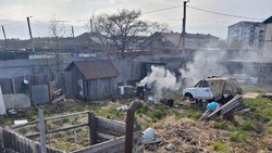 Горящая бочка с мусором едва не привела к пожару в частном секторе Поронайска