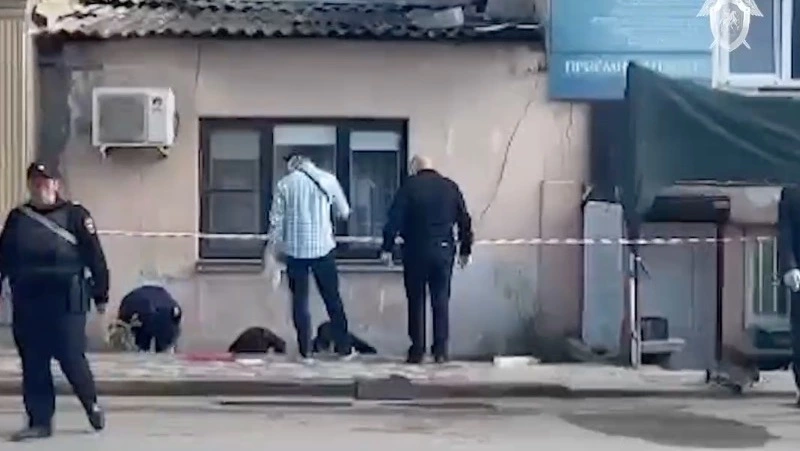 Трое полицейских погибли, двое пострадали при перестрелке в Махачкале