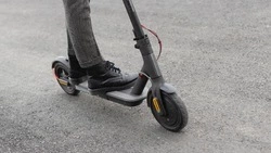 Пенсионер из Томари предстанет перед судом за кражу электросамоката