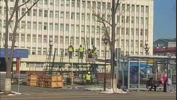 Монтаж губернаторской елки начали в Южно-Сахалинске к Новому году