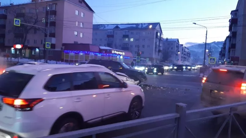 В Южно-Сахалинске на роковом перекрестке в ДТП пострадала молодая женщина