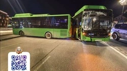 Пассажирские автобусы попали в аварию в Южно-Сахалинске 