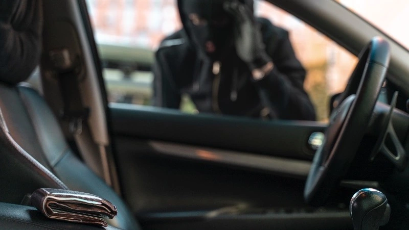 Сахалинец угнал машину у спящего приятеля и вылетел на ней в кювет