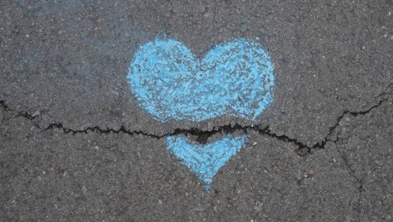 Госжилинспекция оштрафовала южно-сахалинское ЖЭУ № 7 за поврежденные бордюры