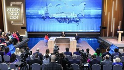 Директор школы в Охе отметила важность темы СВО на прямой линии с Владимиром Путиным 