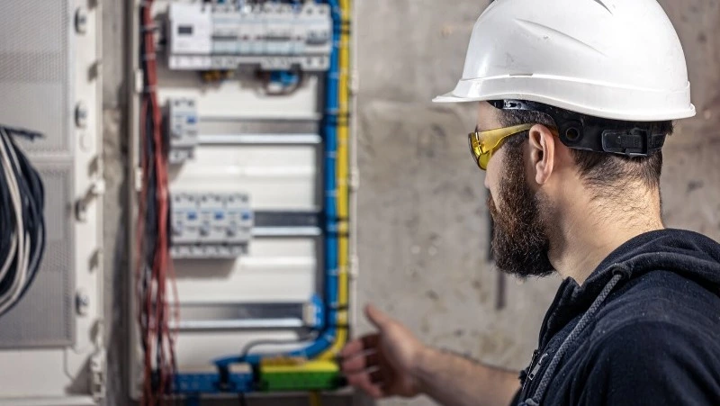 Дома на четырех улицах и детский сад в Аниве оставят без света 11 апреля