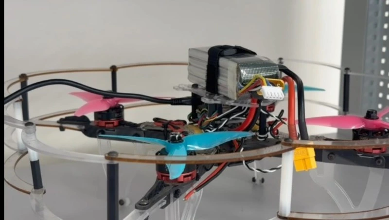 Кружок по пилотированию дронов работает при школе в Углегорском районе