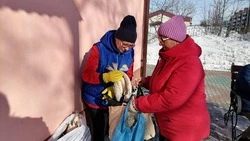 В Поронайском районе провели благотворительную акцию по раздаче наваги