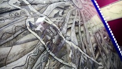 Двухметровую картину из рыбьей кожи презентовали в музее Южно-Сахалинска