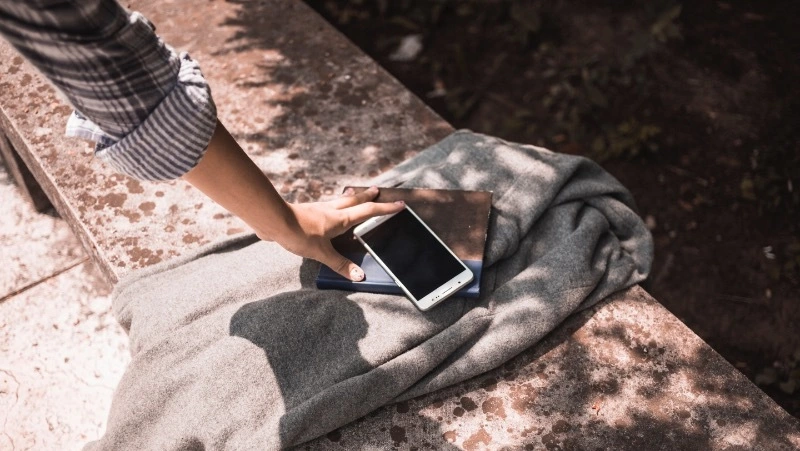 Житель Южно-Сахалинска не вернул хозяйке найденный телефон и стал фигурантом уголовного дела