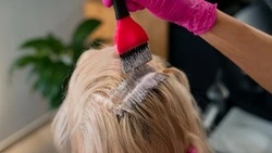 Лунный календарь окрашивания волос на август 2024 года: когда лучше идти в парикмахерскую